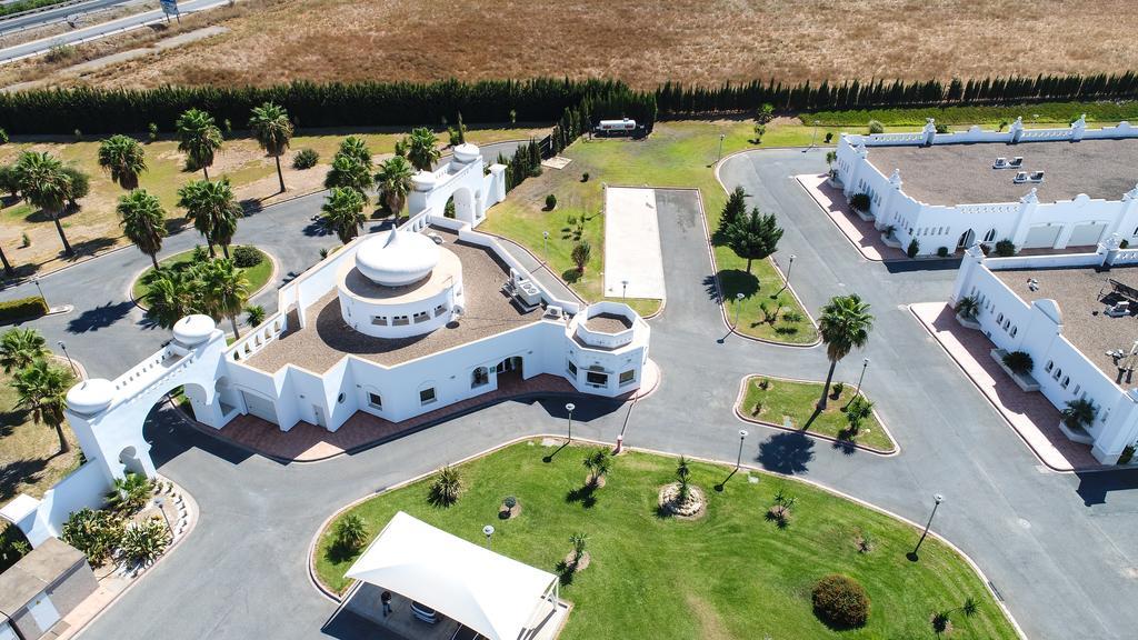 Hotel Alkalat Alcala de Guadaira Bagian luar foto