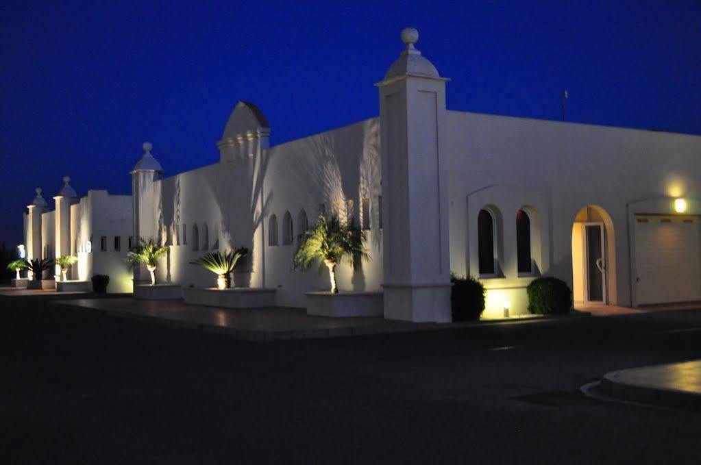 Hotel Alkalat Alcala de Guadaira Bagian luar foto